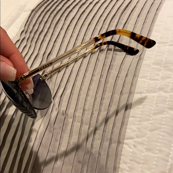Prada sunglasses - Picture 4 of 5